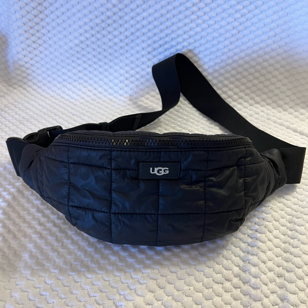 EUC UGG Gibbs Belt Bag Puff Black Nylon Fanny Pack Gender Neutral